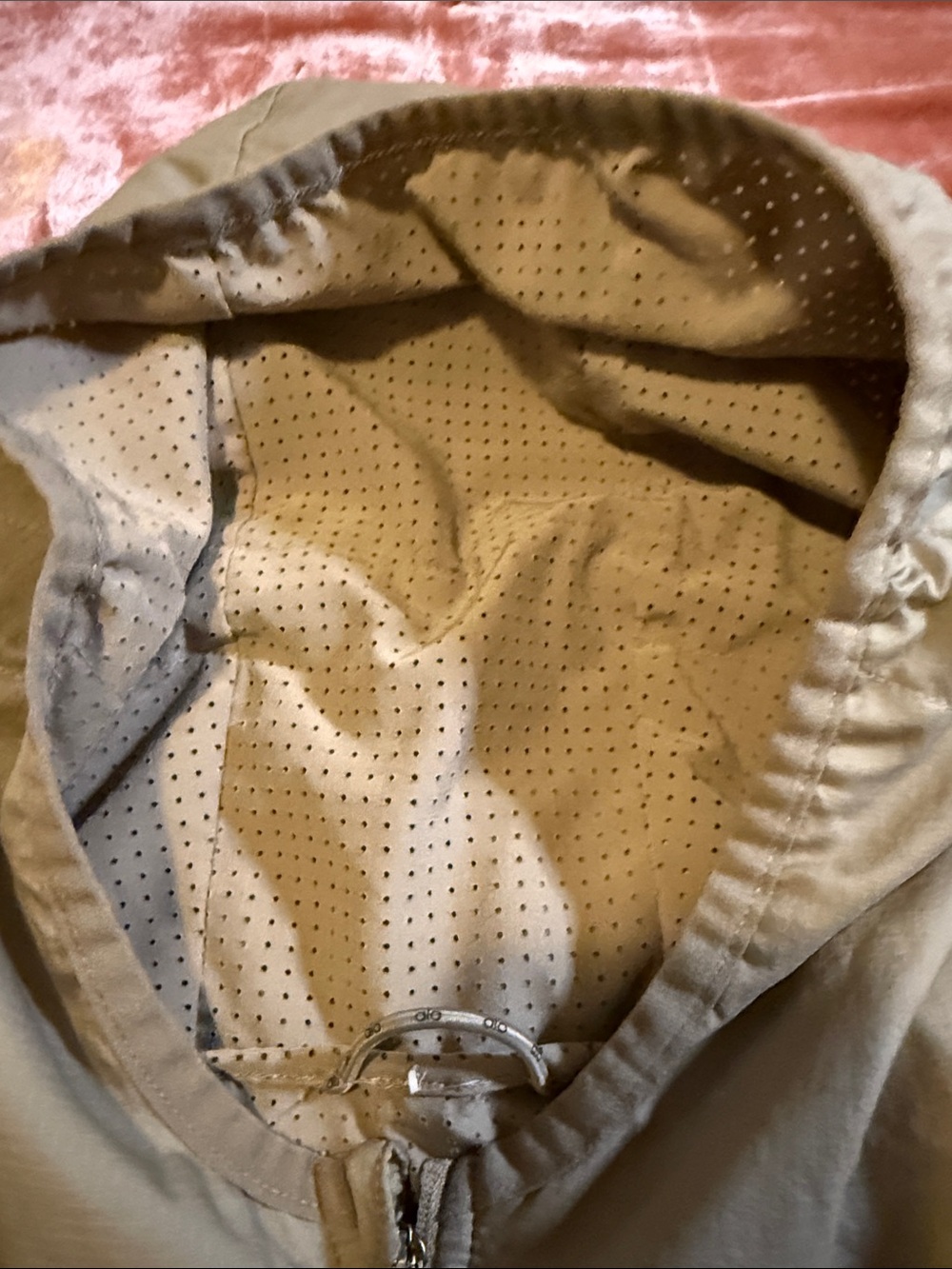 ALO Yoga Men's Hooded Windbreaker in Olive Green - Picture 3 of 5